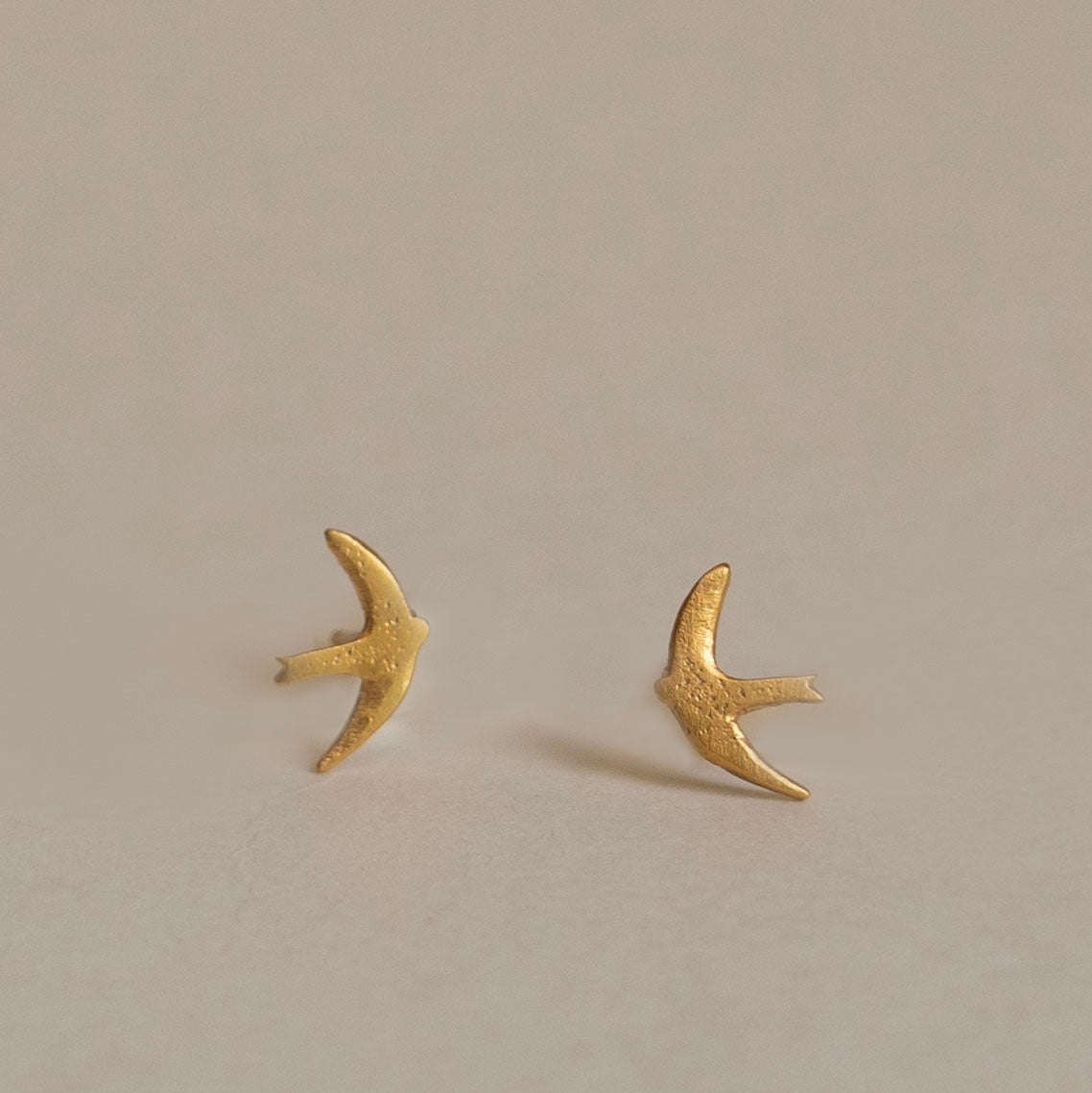 Gold swift stud earrings