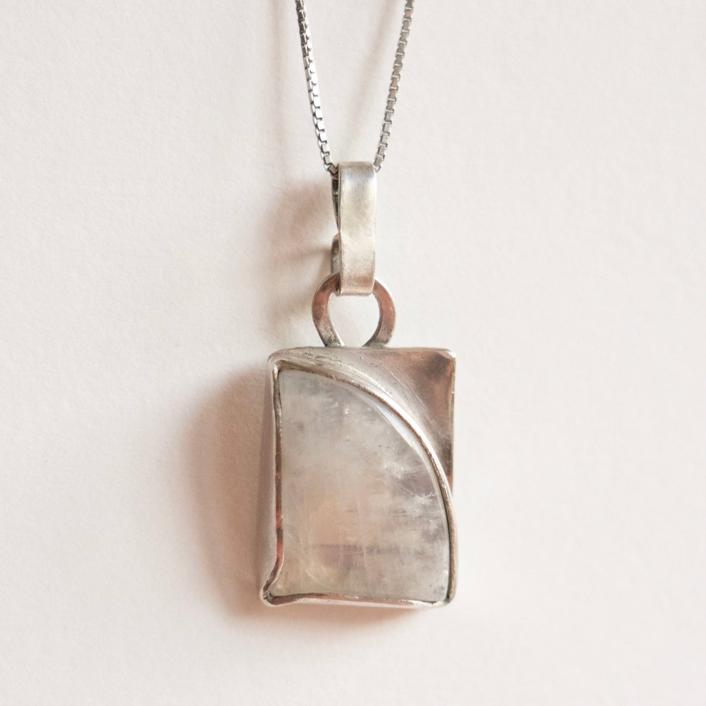 Pendant with moonstone