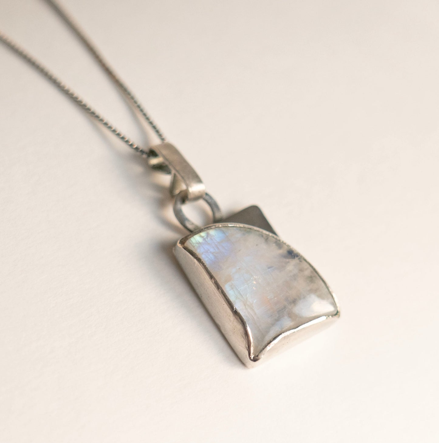 Pendant with moonstone