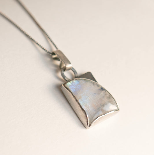Pendant with moonstone