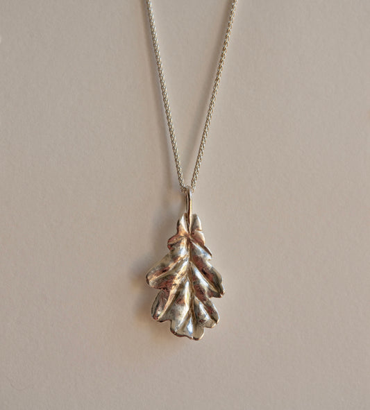 Silver oak leaf necklace - medium