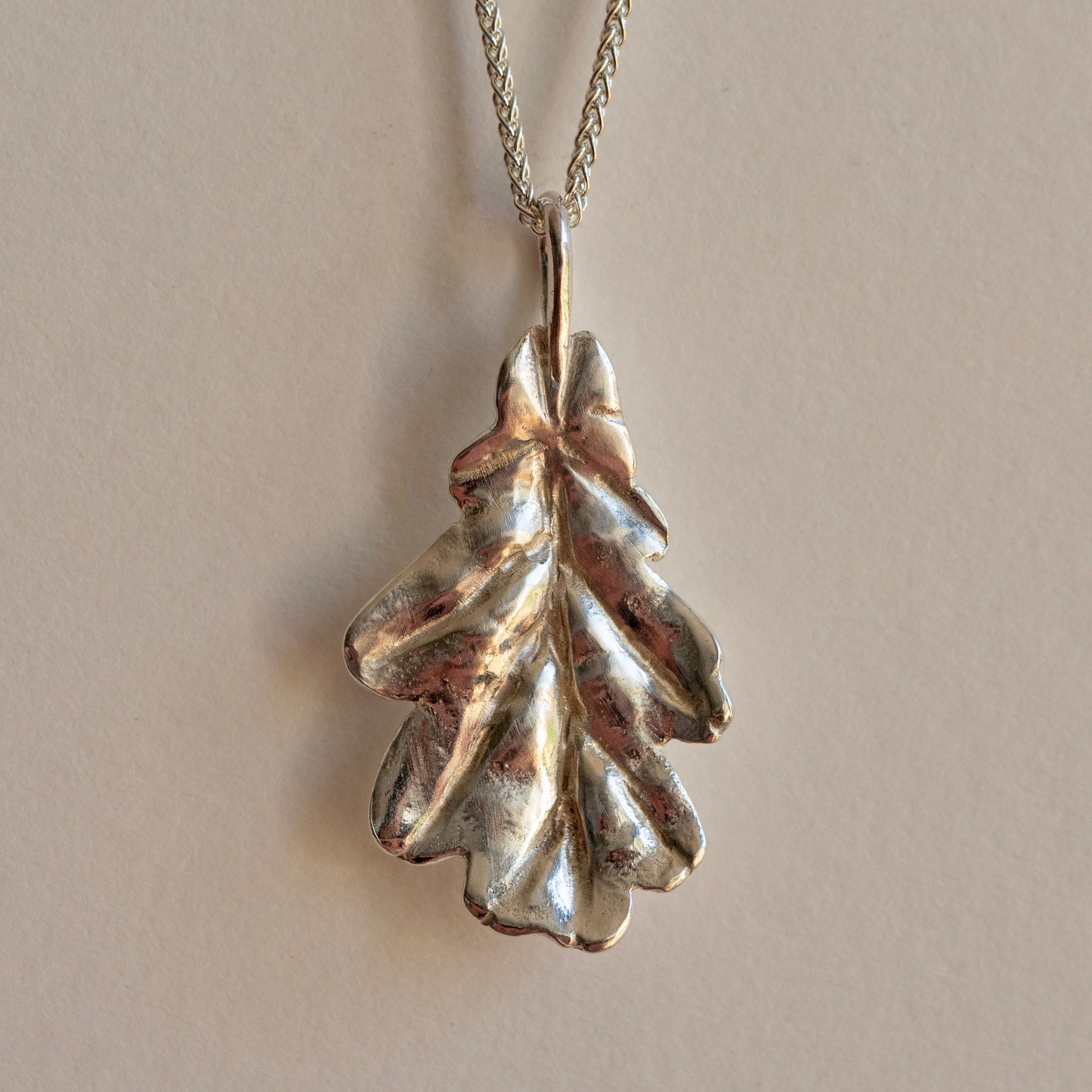Silver oak leaf necklace - medium