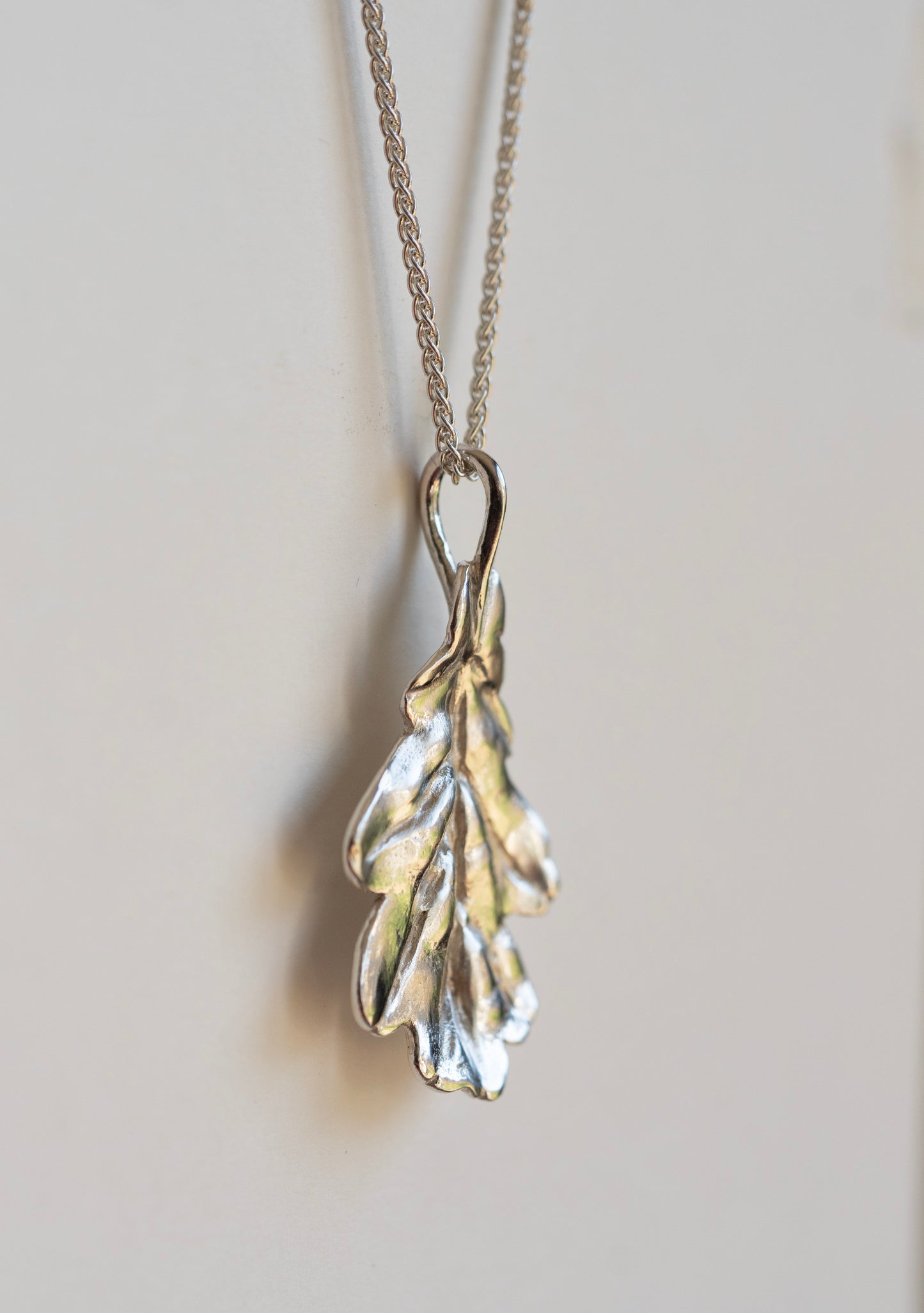 Silver oak leaf necklace - medium